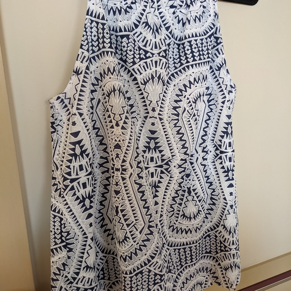 Bua-Bua Navy and White Boho Print Flowy Tank Top Great for Summer! 😎 medium - Picture 2 of 7